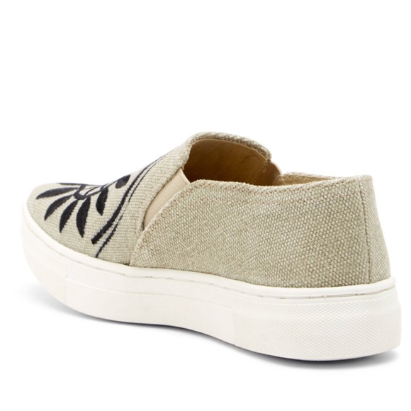 Anthropologie Seychelles Tan embroidered Slip on’s - Picture 3 of 3